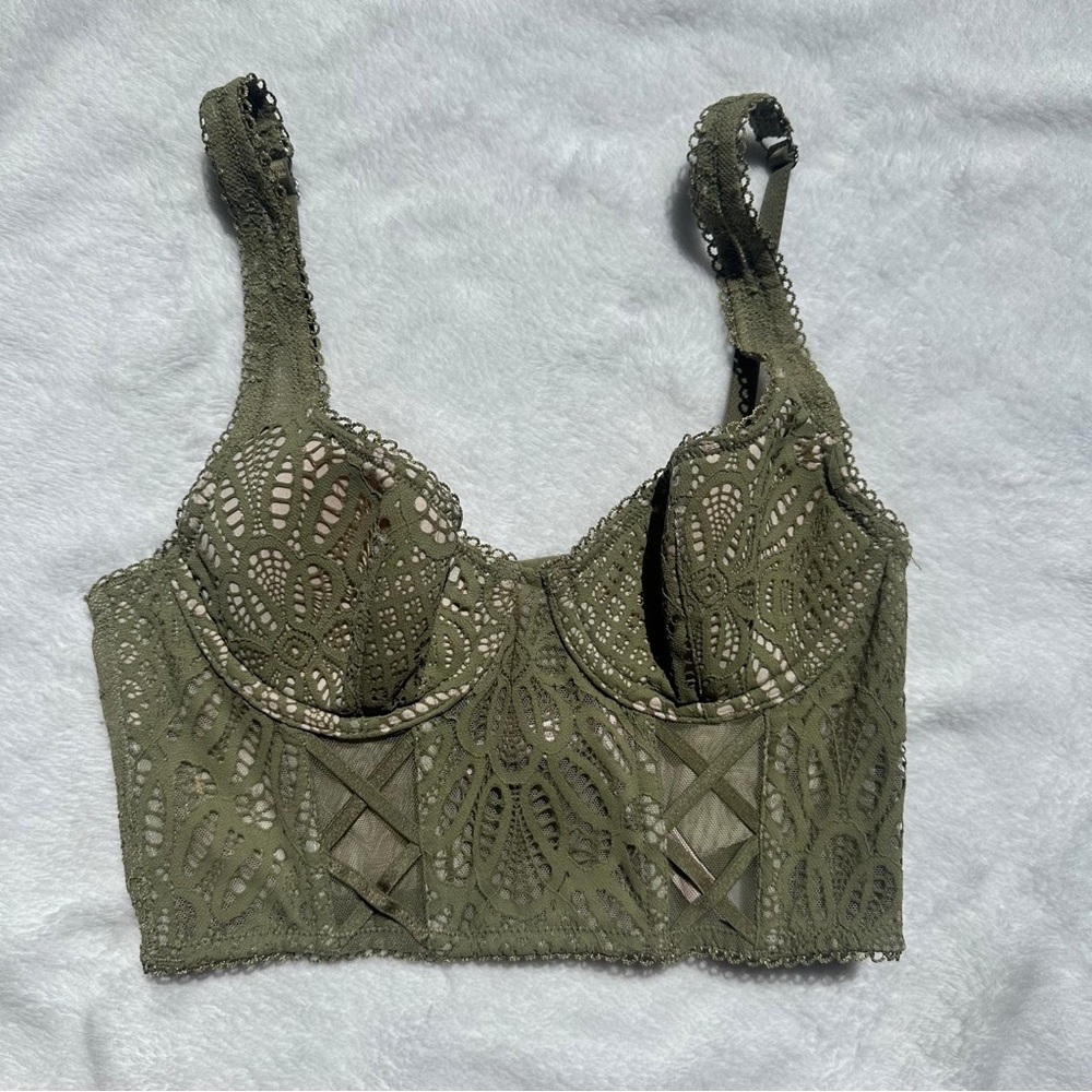 Army green VS Lace crop top